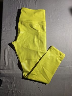 High-Rise Neon Yellow Women's Performance Leggings 24" Inseam Light And Tight